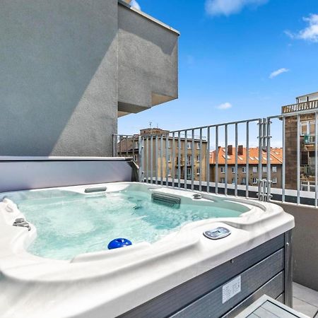 Appartamento Lam Pink - Jacuzzi - Ac - Ps4 Bratislava Esterno foto