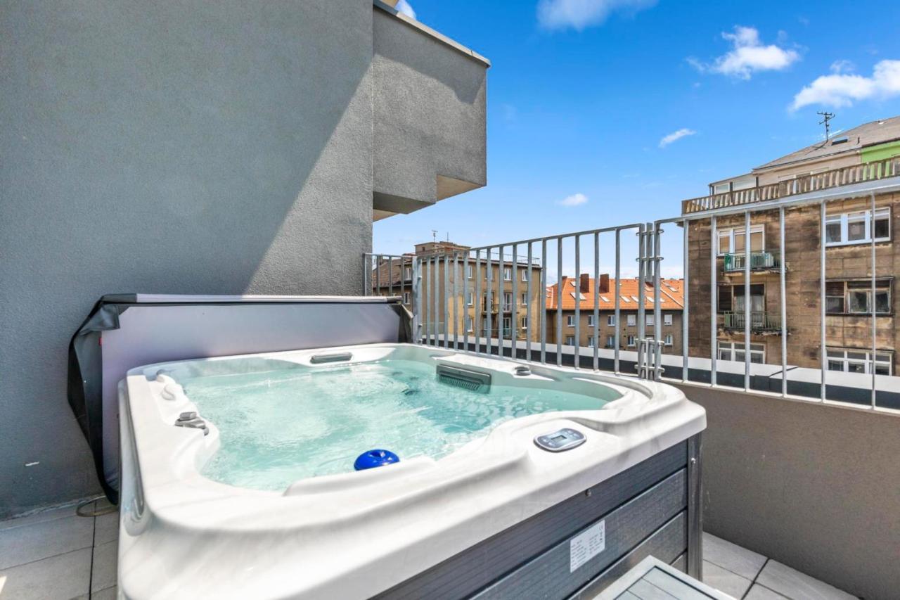 Appartamento Lam Pink - Jacuzzi - Ac - Ps4 Bratislava Esterno foto
