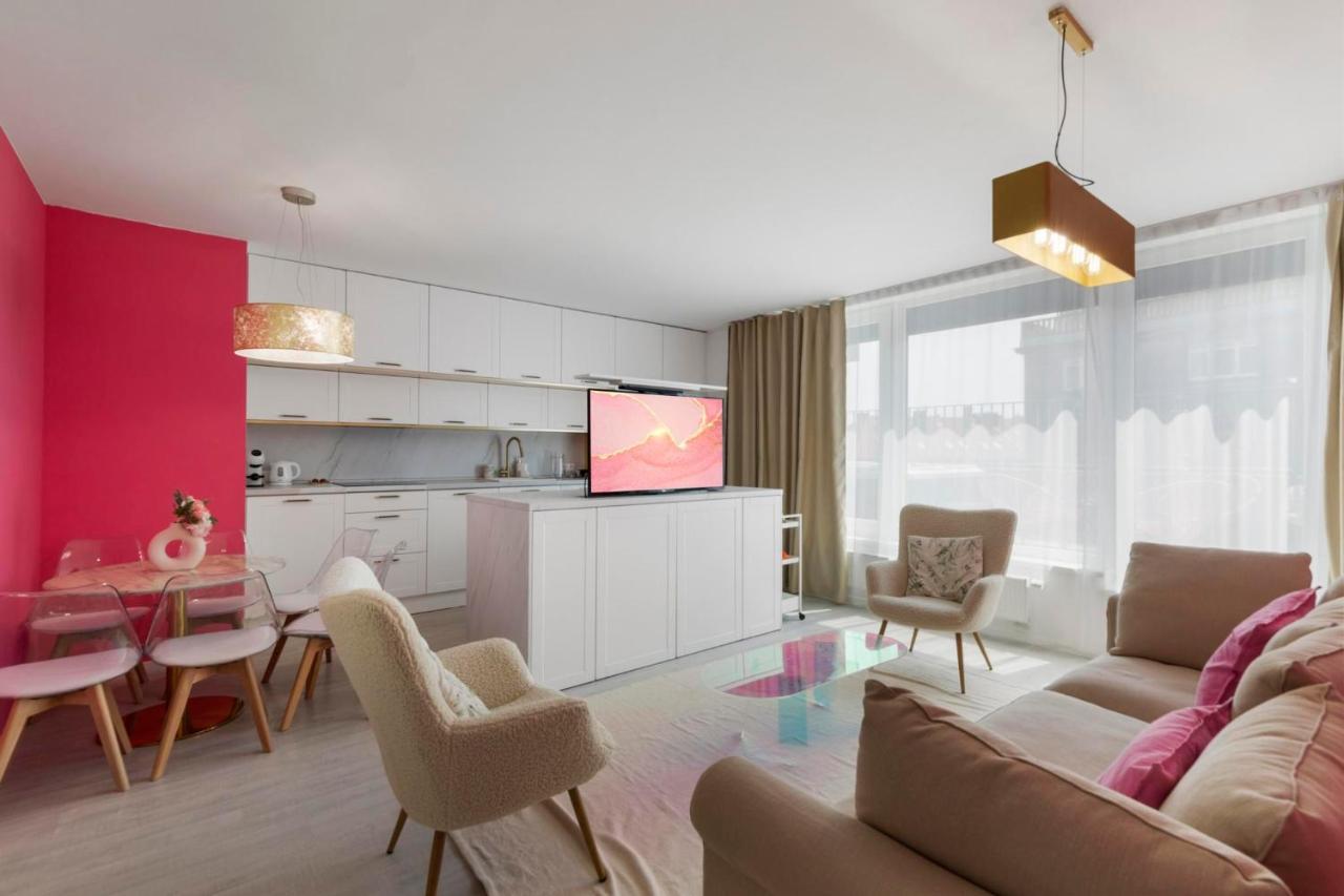 Appartamento Lam Pink - Jacuzzi - Ac - Ps4 Bratislava Esterno foto
