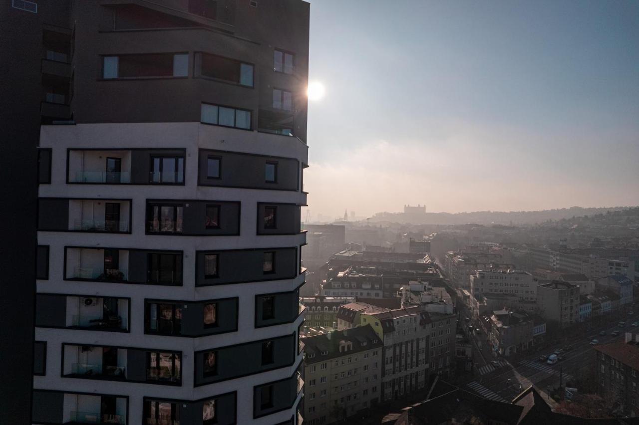 Appartamento Lam Pink - Jacuzzi - Ac - Ps4 Bratislava Esterno foto
