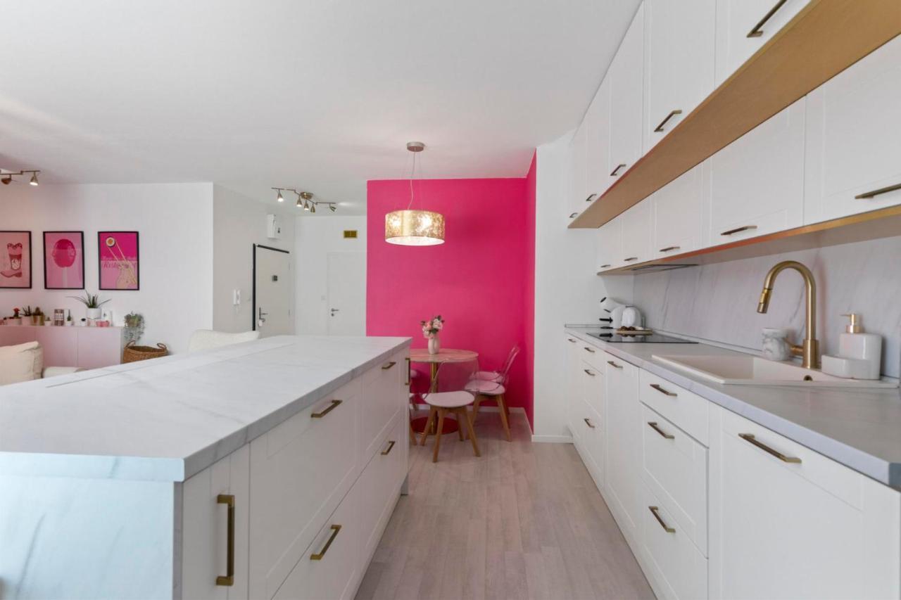 Appartamento Lam Pink - Jacuzzi - Ac - Ps4 Bratislava Esterno foto