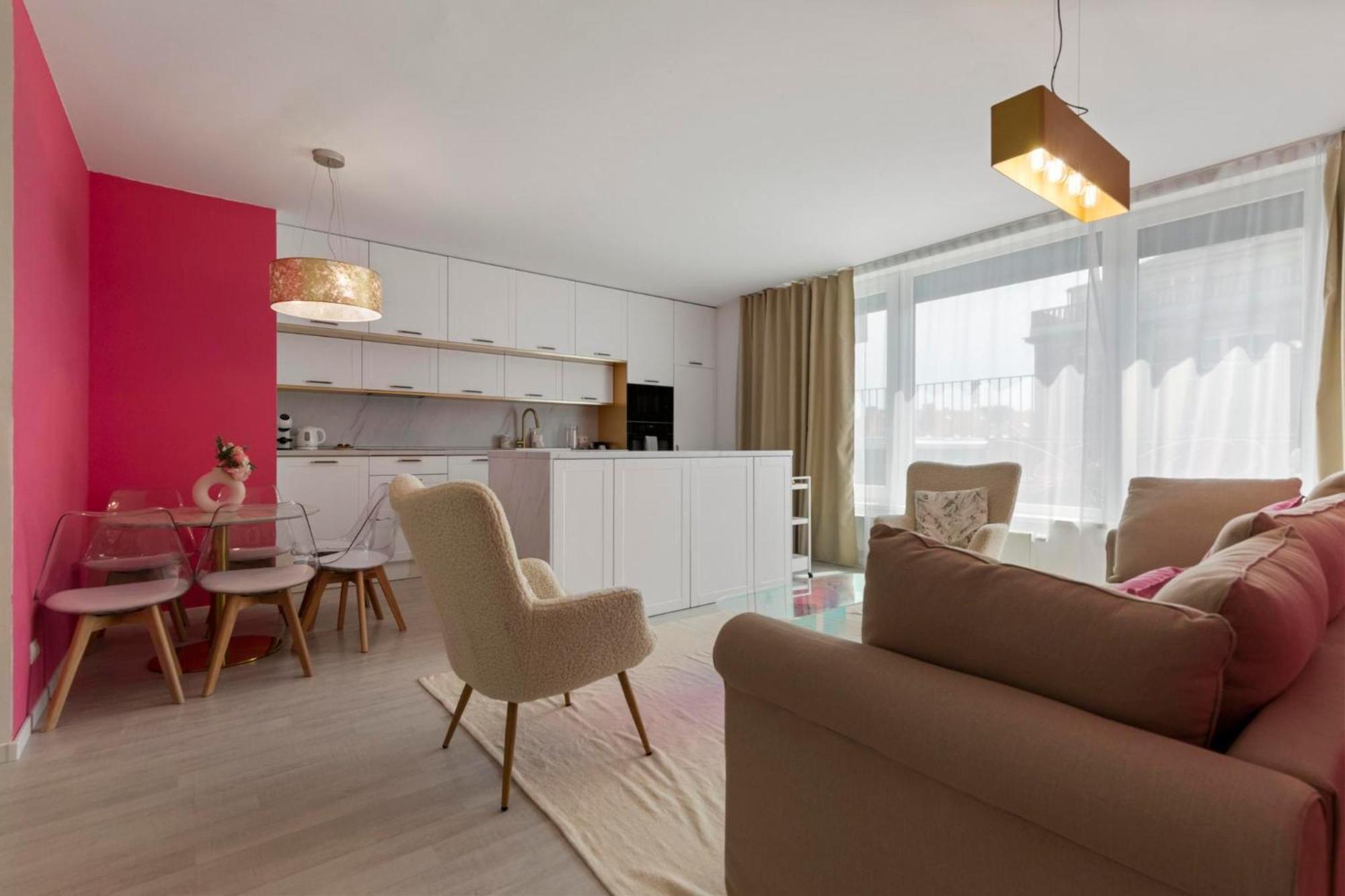 Appartamento Lam Pink - Jacuzzi - Ac - Ps4 Bratislava Esterno foto